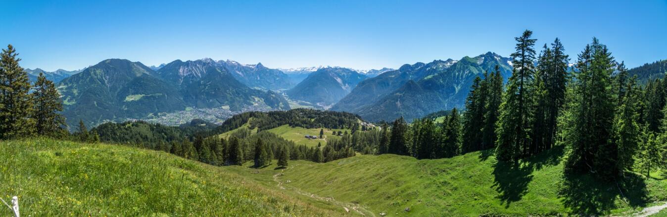 Panoramablick oberhalb der Ronaalpe