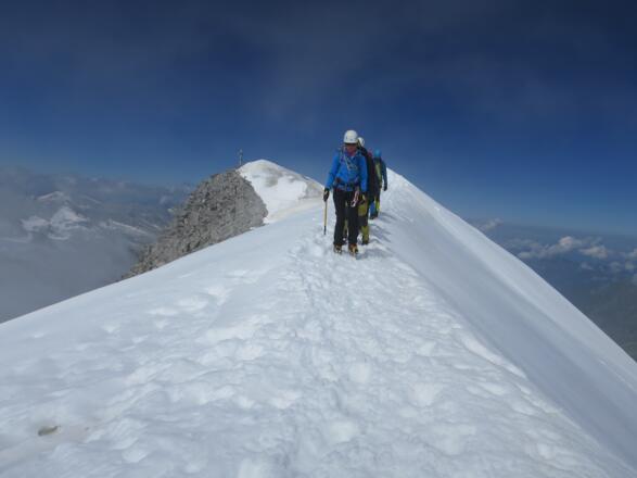 ... dann links hinunter ...