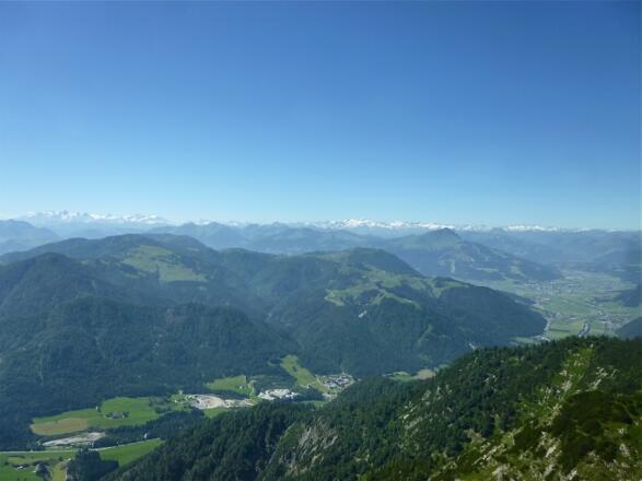 Blick nach Erpfendorf und Kitzbühler Horn