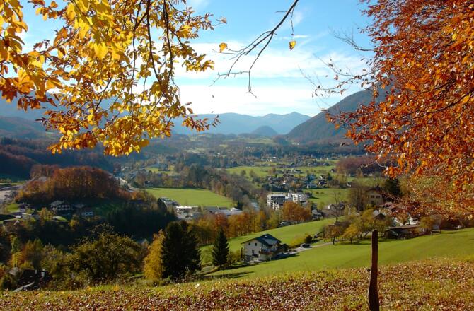 Das Tal zum Wolfgangsee bei einem herbstlichen Abstieg.