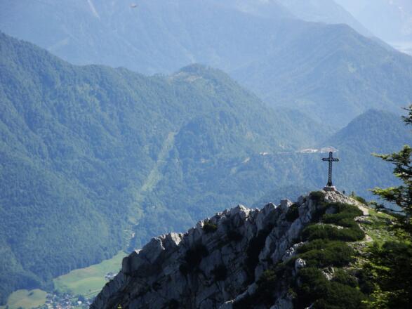 Das Gipfelkreuz der Katrin - links davon der letzte Teil des Klettersteiges