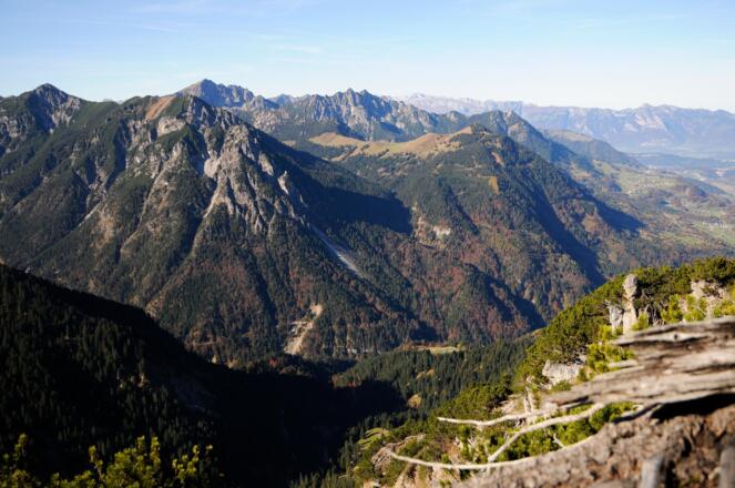 Zwischen Mondspitze und Schillerkopf überschaut man wunderbare Seitentäler und Gipfel bis zu den ersten Schweizer Bergen