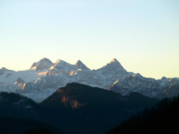 Fernblick zum Dachstein, Mitterspitz und Torstein.