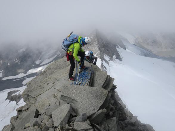 Felsblöcke müssen kritisch geprüft werden, ob sie zum Nachsichern der Partner geeignet sind.