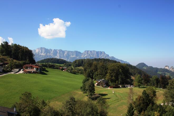 Bad Dürrnberg mit dem Untersberg im Hintergrund