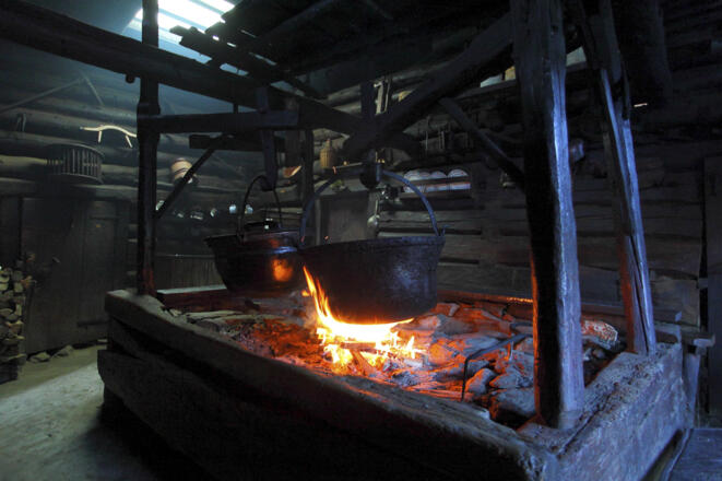 Offene Feuerstelle in der Karseggalm
