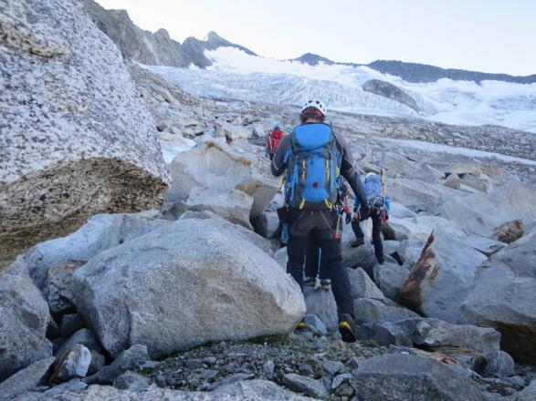 Die Querung um den Rücken, an dem der Nordgrat ansetzt, bringt uns in die Nordwestflanke des Großvenedigers.