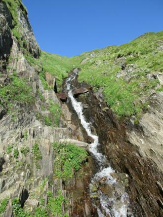 kleiner Wasserfall am Alexander Enzinger Weg