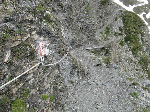 am Beginn des versicherten Steiges von der Glatzschneid hinunter ins Leitertal
