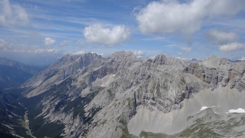 Blick auf das Samertal und die Praxmarkarspitzen