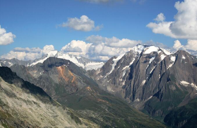 Ein prächtiges Panorama mit Hochfeiler, Hochferner und Großem Möseler