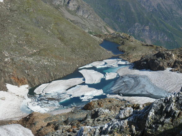 Gletschersee 2630m, rechts umgehen.