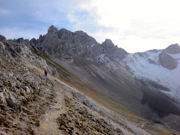 schön zu sehen, die Querung rüber zum Thaurerjoch