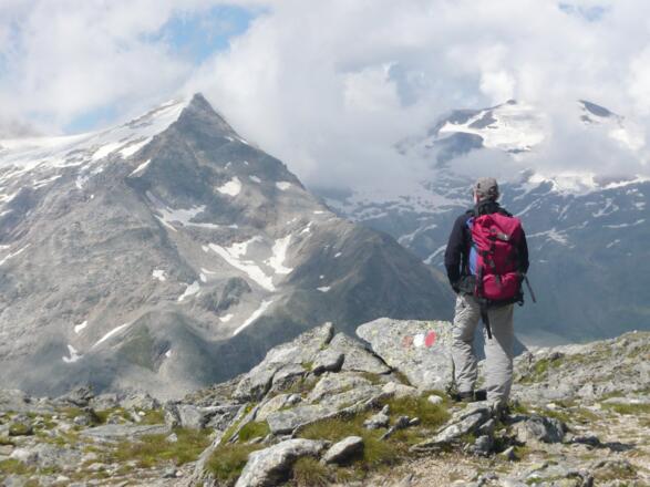 Blick auf Hoher Sonnsptiz (links) und Hocharn (rechts) auf dem Weg zur Herzog Ernst Spitze