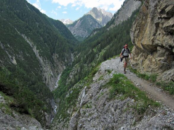 Abstieg durch das Lochbachtal nach Zams