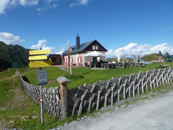 Einkehrtip: Die Salzburger Hütte, kurz unterhalb der Häuslalm