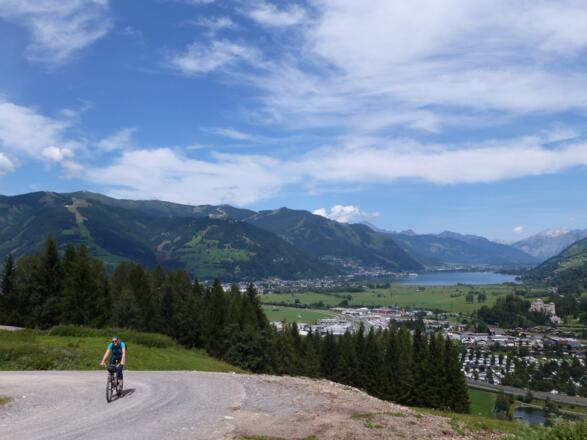 Der erste Seeblick am Beginn der Auffahrt zum Brucker Berg