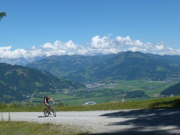 Auffahrt zum Maiskogel