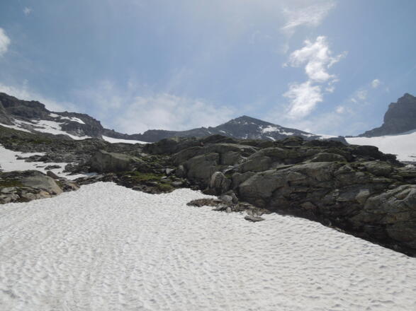 Schneefeld unterm Kratzenberg