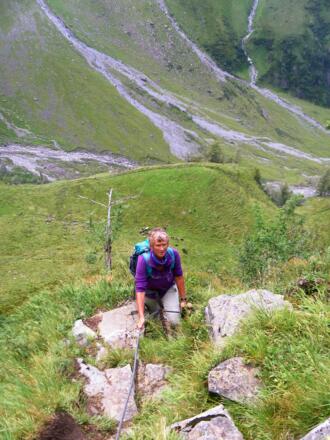gesicherter Trassensteig über dem Geißstein