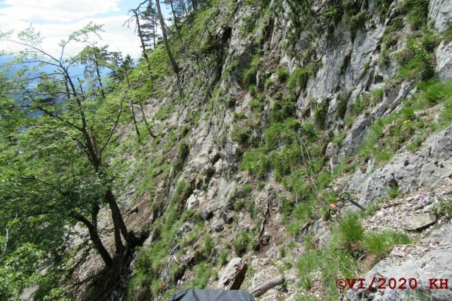 einzelne Stellen sind mit Ketten gesichert