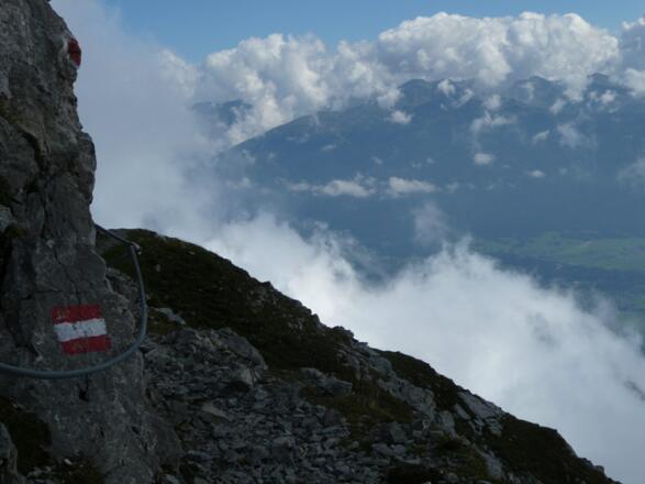 Aussichtsreicher Wegabschnitt  am Goetheweg hoch über Innsbruck