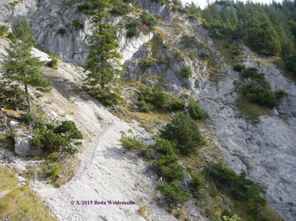 Blick zur mit Ketten gesicherten Querung