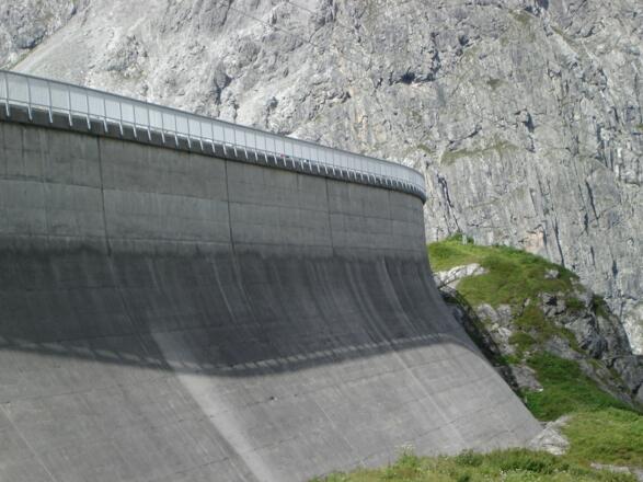Rückblick zur Staumauer