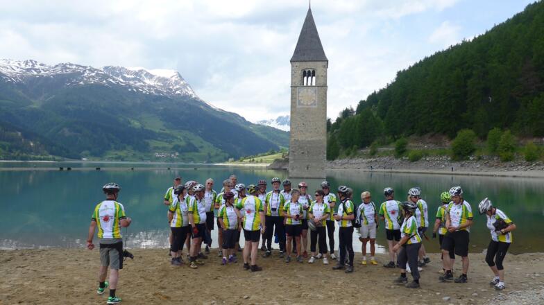 Die Gruppe vor dem Grauner Turm