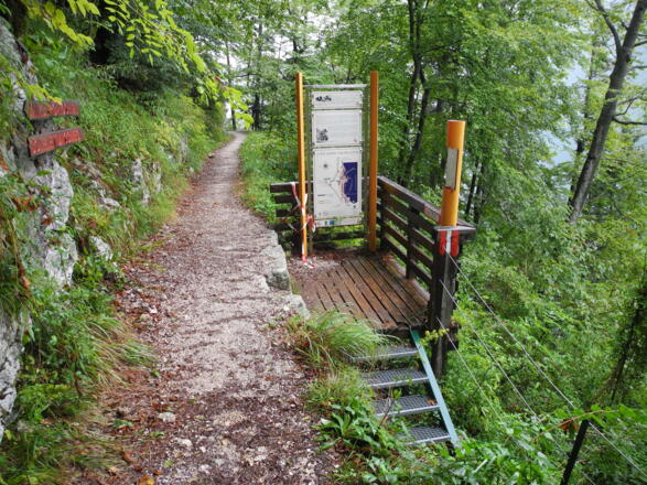 Hier müssen wir den Soleweg verlassen und nach Hallstatt absteigen.