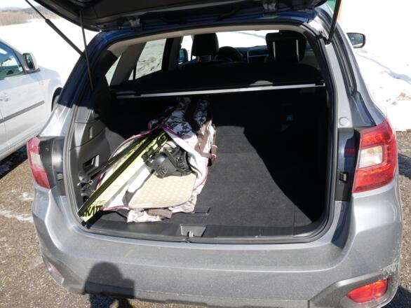 Skiausrüstung im Subaru Outback