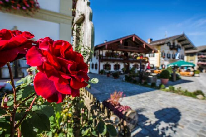 Malerische Dörfer entlang der Strecke