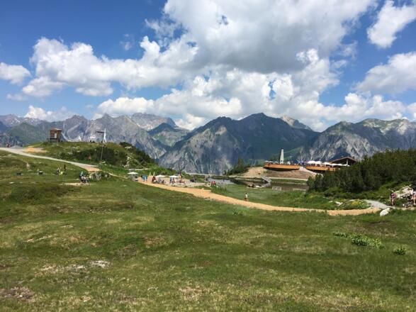Etappe 4: Bergstation Sonnenkopfbahn mit Bärenland