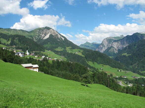 Blick auf Fontanella und den hinteren Teil des Großen Walsertals