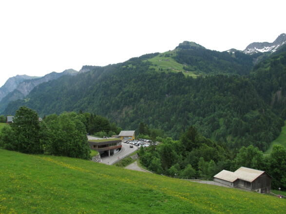 Haus Walserstolz in Sonntag mit Parzelle Stein im Hintergrund/Großes Walsertal