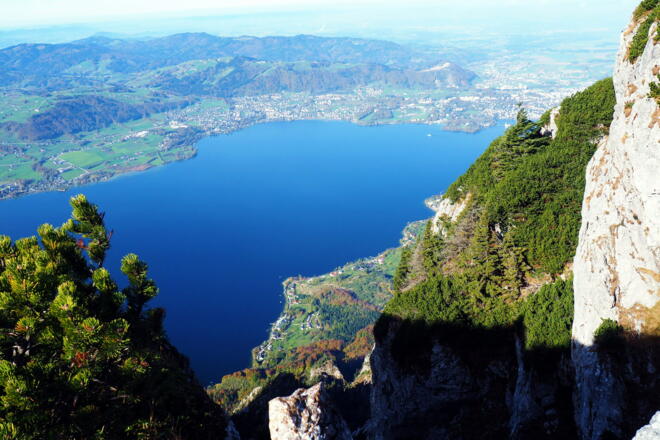 Tiefblick (1640 m), rechts Steilwand Traunseeklettersteig