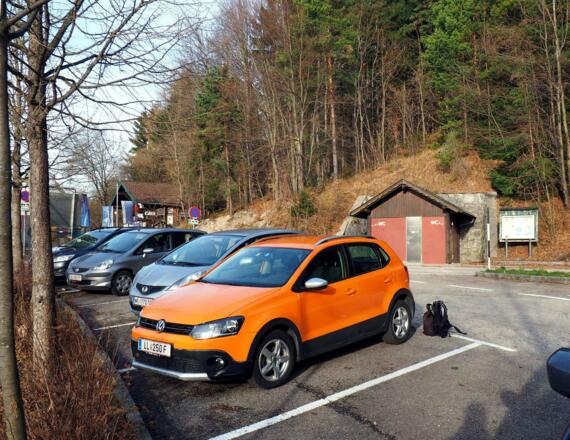 Parkplatz ~430m mit WC