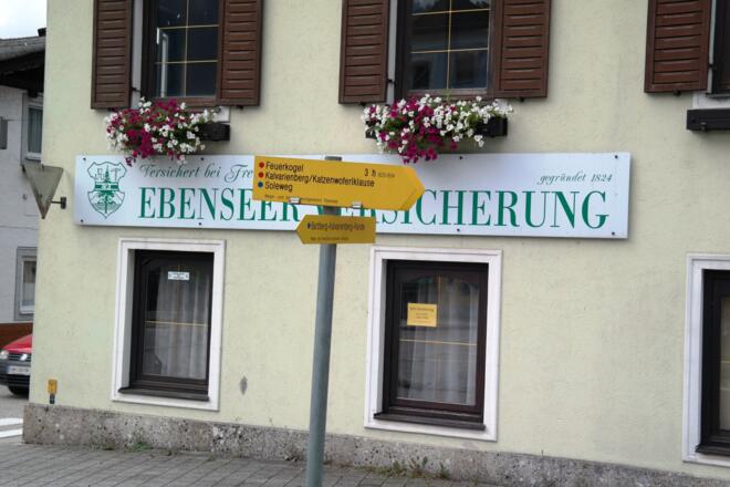 Nachdem eine kleine Brücke überquert wurde, biegen wir rechts zum Kalvarienberg ab.