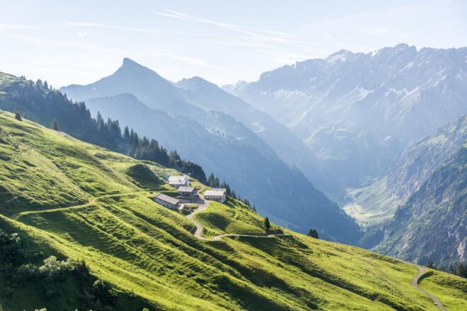 Blick auf Ober-Überlutalpe und ins Metzgertobel