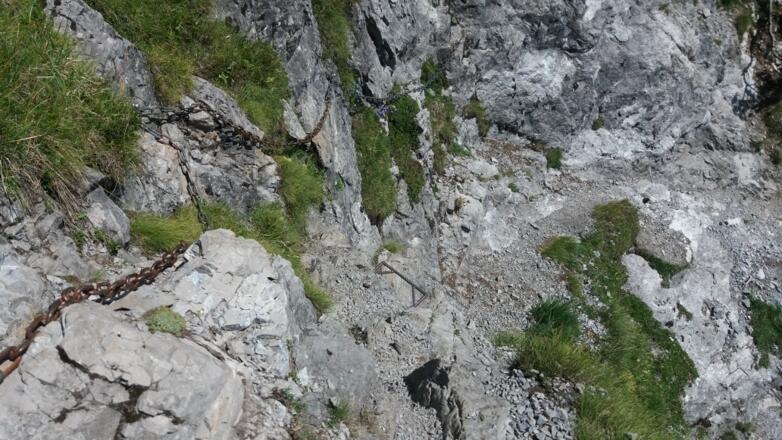 Drahtketten und Eisenkrampen sichern unseren Weg.