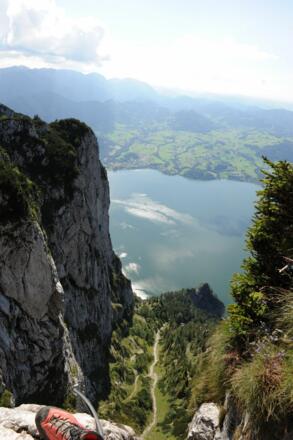 Blick nach dem steileren Teil durch den Brandgraben zum Traunsee