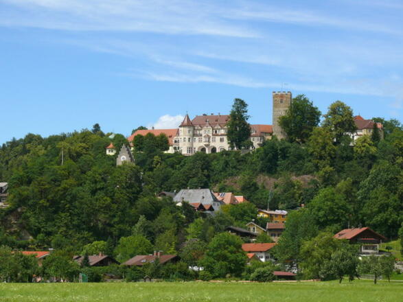 Blick auf das Schloss in Neubeuern
