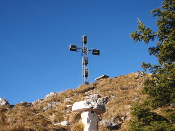 Erlakogel 1575m,  Gipfelkreuz in Sicht.