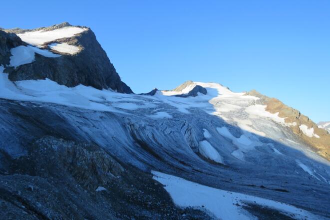 Links die Innere Schwarze Schneid 3.369 m rechts der Linke Fernerkogel 3.278 m