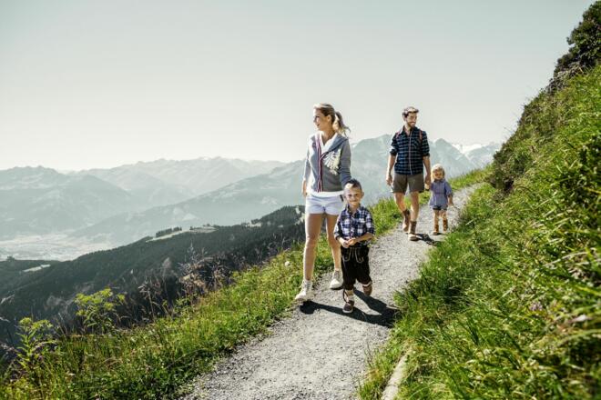 Familienwanderung auf der Schmittenhöhe