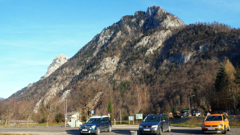 Gr. Parkplatz um 425m