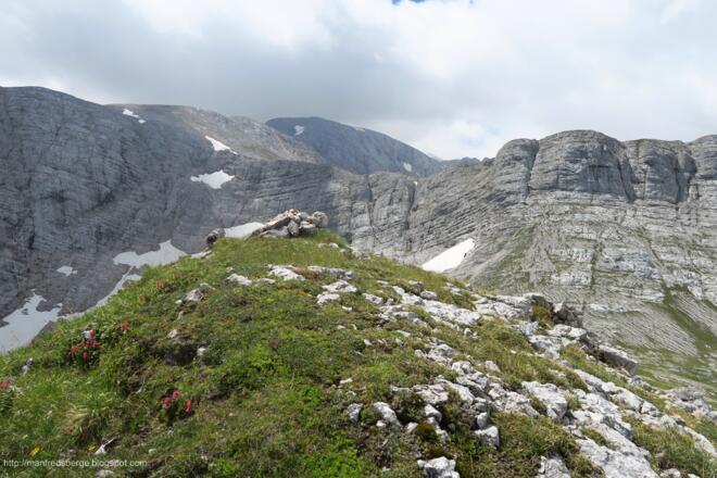 Gipfel Niederer Grünberg mit Blick auf den Hohen Grünberg