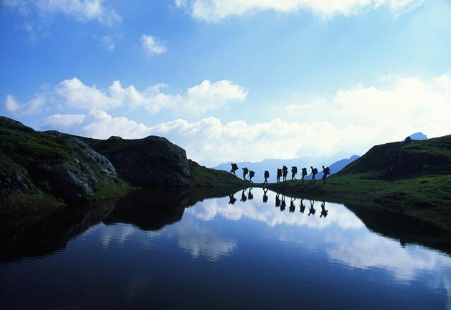 Wanderer am Klafferkessel in den Schladminger Tauern