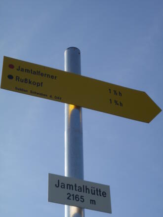 Wegweiser bei der Jamtalhütte