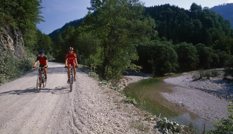 Unser Weg führt immer dem Großen Bach entlang ins Hintergebirge